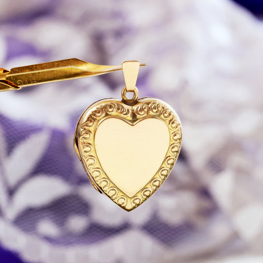 D177-VINTAGE-EMBOSSED-HEART-SHAPED-9CT-YELLOW-GOLD-LOCKET-PENDENT-BACK-AND-FRONT-01_6