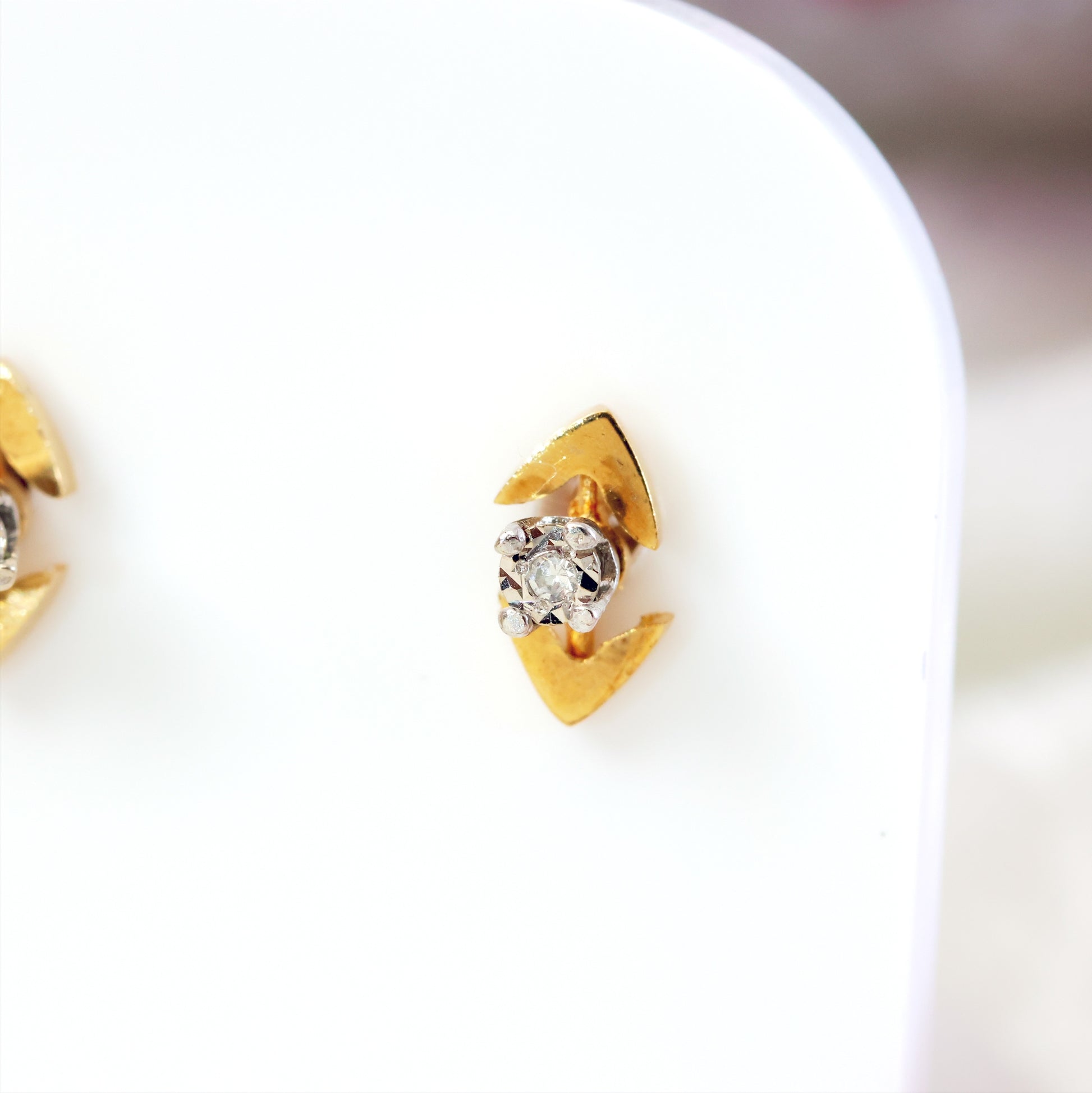 D179-VINTAGE-WHITE-GOLD-YELLOW-GOLD-ARROW-STUDS-STUD-EARRINGS-EARRING-DIAMOND-01