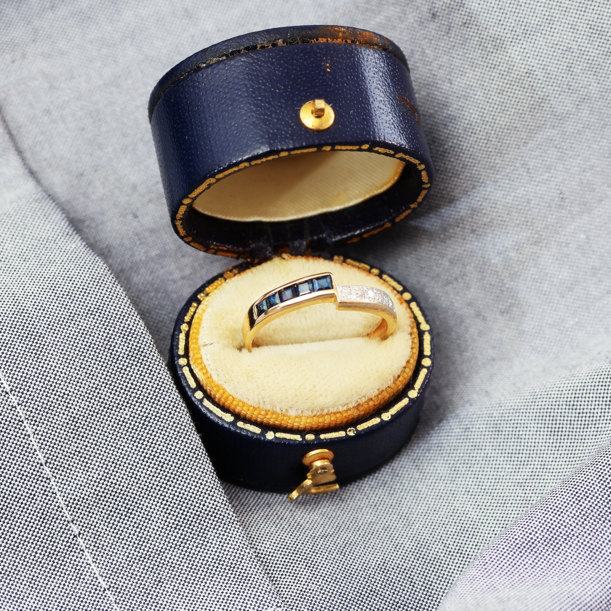 D193-VINTAGE-ASYMMETRY-DRESS-SAPPHIRE-DIAMOND-9CT-YELLOW-GOLD-BAND-BLUE-SAPPHIRE-RING-01