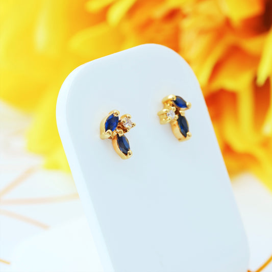 D194-DIAMOND-SAPPHIRE-ASYMMETRIC-STUD-GOLD-EARRINGS-01